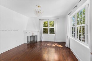 1027 Euclid Ave in Miami Beach, FL - Building Photo