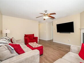 1214 Waterlyn Dr in Greensboro, NC - Building Photo - Building Photo