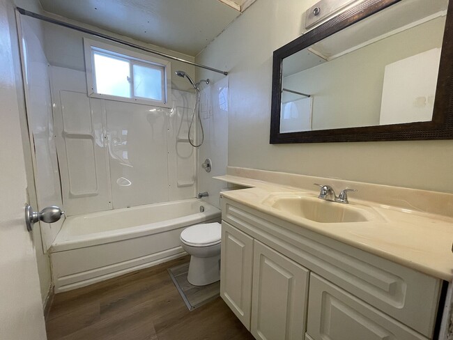 4324 Bowness Rd in Calgary, AB - Building Photo - Building Photo