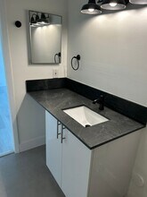 11163 NW 7th St in Miami, FL - Foto de edificio - Building Photo