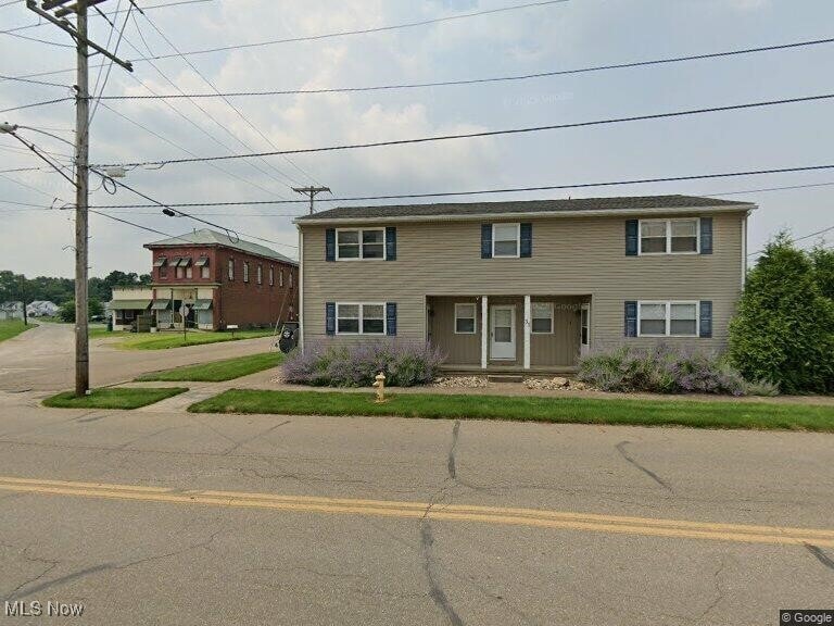 31 S State St in Frazeysburg, OH - Building Photo
