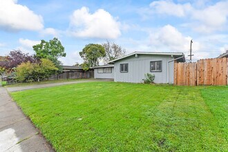 6404 Stoneman Dr in North Highlands, CA - Building Photo - Building Photo