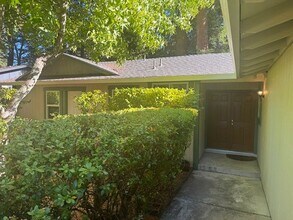 7501 Lynch Rd in Sebastopol, CA - Building Photo - Building Photo