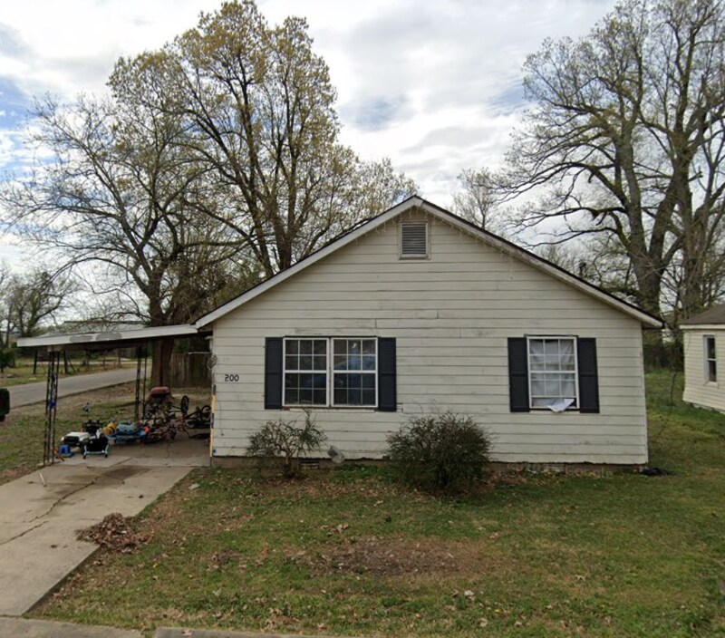200 W Pearl St in Paragould, AR - Building Photo