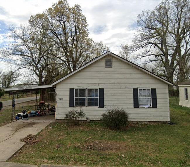 property at 200 W Pearl St