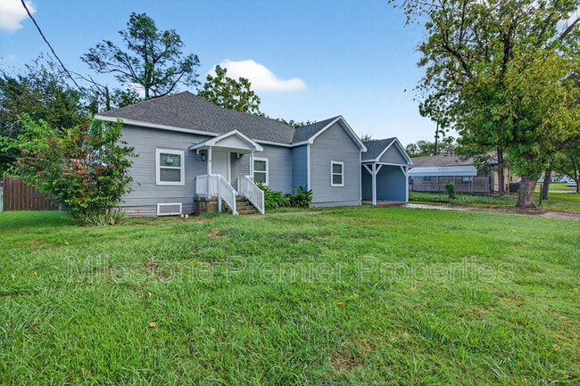 103 W South St in Whitesboro, TX - Building Photo - Building Photo