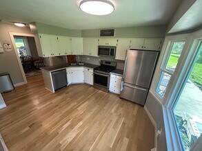 N2W27318 Lyles Dr in Waukesha, WI - Building Photo - Building Photo