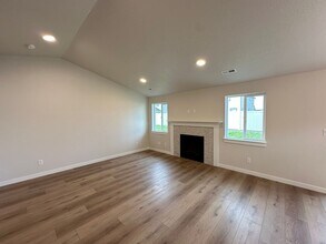 13401 N Apex Way in Hayden, ID - Building Photo - Building Photo