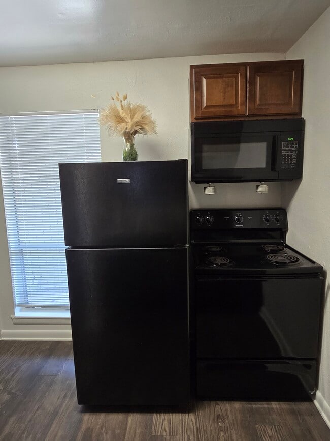 San Gabriel Square Apartments in Austin, TX - Building Photo - Building Photo