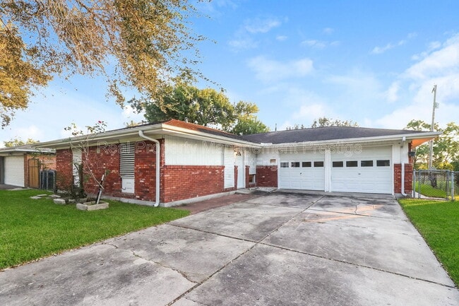 property at 517 N Linden Dr