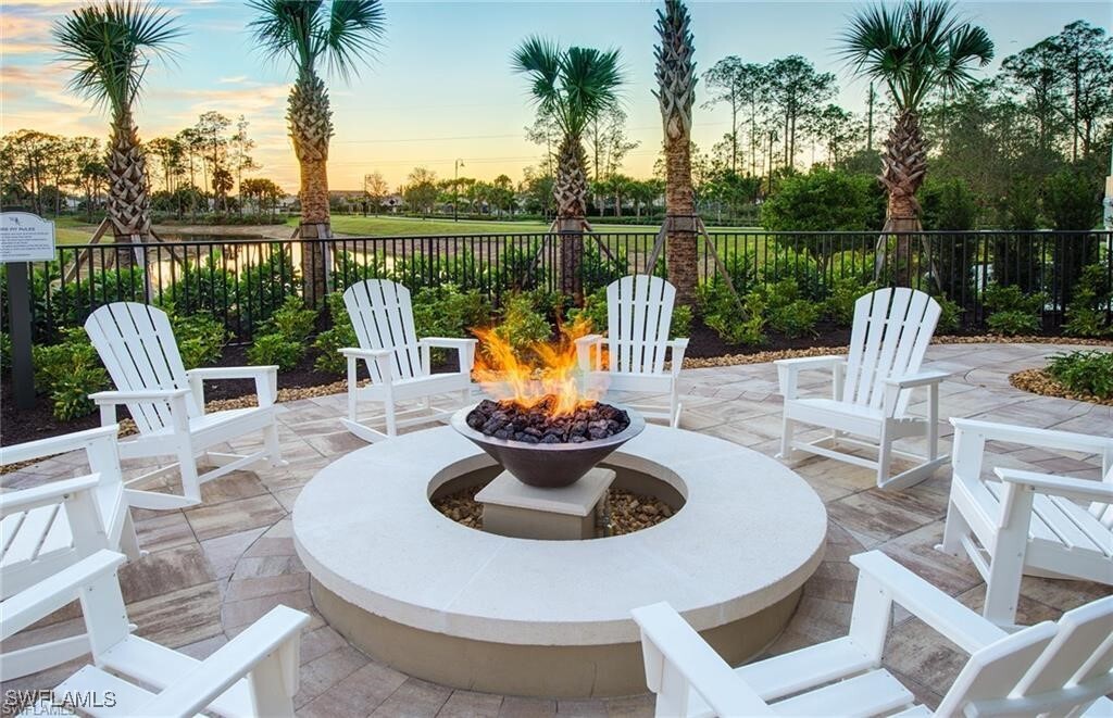 6694 Pennyroyal Dr in Naples, FL - Building Photo