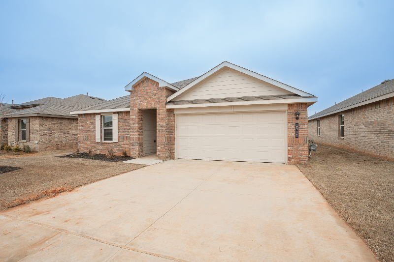 2900 Firefly Dr in Yukon, OK - Building Photo