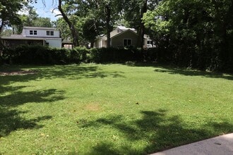 302 Broadwood Dr in Rockville, MD - Building Photo - Building Photo