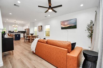 8109 Ethel St in Houston, TX - Foto de edificio - Building Photo