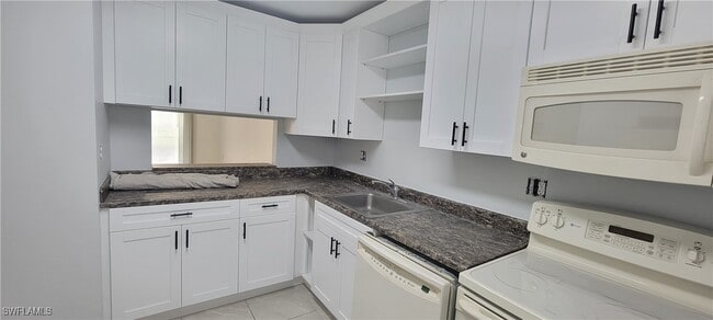 5233 Treetops Dr in Naples, FL - Building Photo - Building Photo