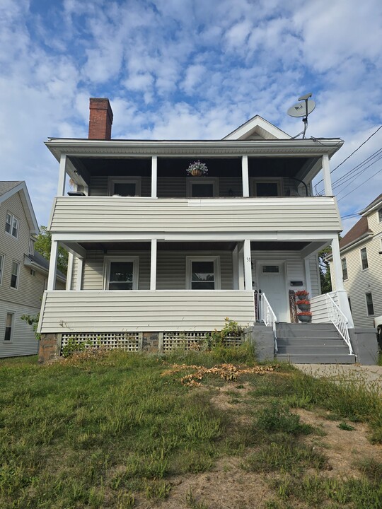 31 Harrison St, Unit 1st Fl Fantastic Place in New Britain, CT - Building Photo