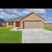 2043 SW 45th St in Lawton, OK - Building Photo - Building Photo