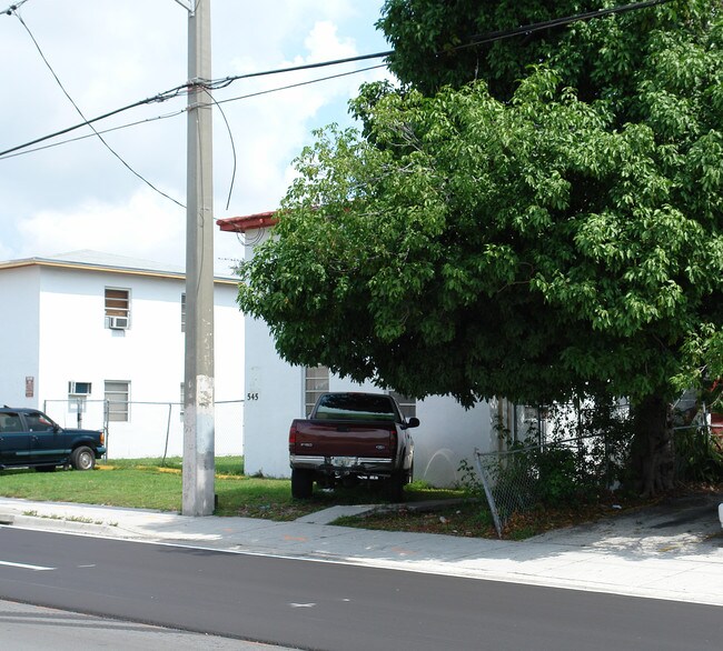 545-555 SW 7th St in Miami, FL - Building Photo - Building Photo