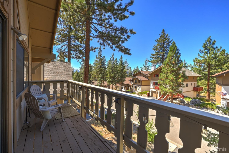3322 Pine Hill Rd in South Lake Tahoe, CA - Building Photo