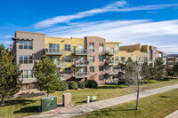 9059 E Panorama Dr in Englewood, CO - Foto de edificio - Building Photo