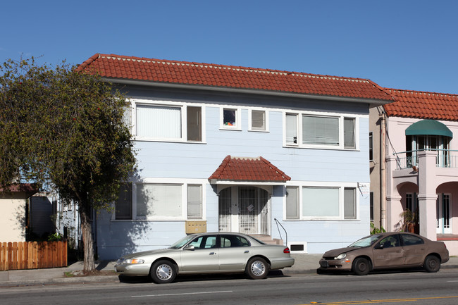 2223 E 7th St in Long Beach, CA - Building Photo - Building Photo