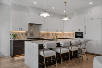 6 Claflin Rd, Unit 4 in Brookline, MA - Building Photo - Building Photo
