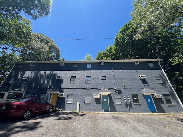 235 Corona St, Unit 102 in Winston-Salem, NC - Foto de edificio - Building Photo