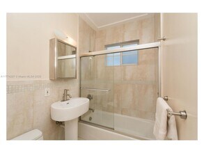 1335 15th St in Miami Beach, FL - Building Photo - Building Photo