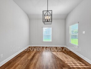 220 Lt. John Decker Dr in San Marcos, TX - Foto de edificio - Building Photo