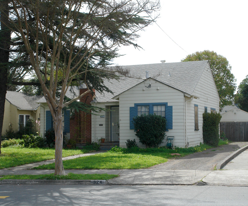 324 Ridgeway Ave in Santa Rosa, CA - Foto de edificio