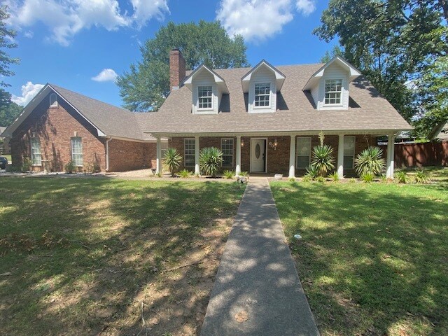 601 Brown Dr in Wake Village, TX - Foto de edificio