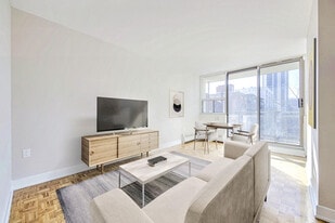 Blinkbonnie in Hamilton, ON - Building Photo