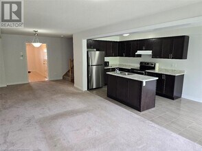 570 Linden Dr in Cambridge, ON - Building Photo - Building Photo