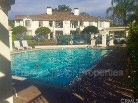 2305 Rancho Del Oro Rd in Oceanside, CA - Building Photo