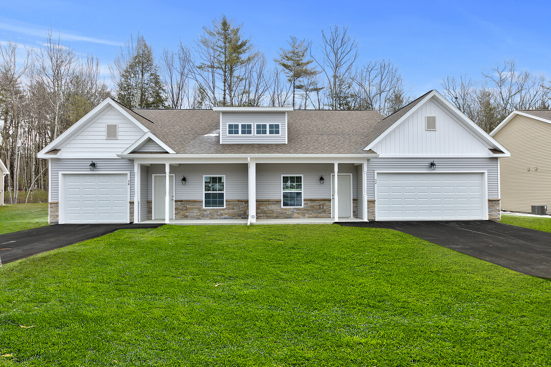 Townhomes at Woodlands Edge in Ballston Spa, NY - Building Photo