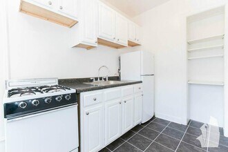 5517 N Kenmore Ave, Unit 206 in Chicago, IL - Building Photo - Building Photo