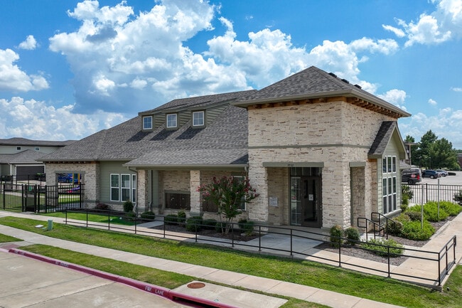 Veranda Townhomes in Plano, TX - Building Photo - Building Photo