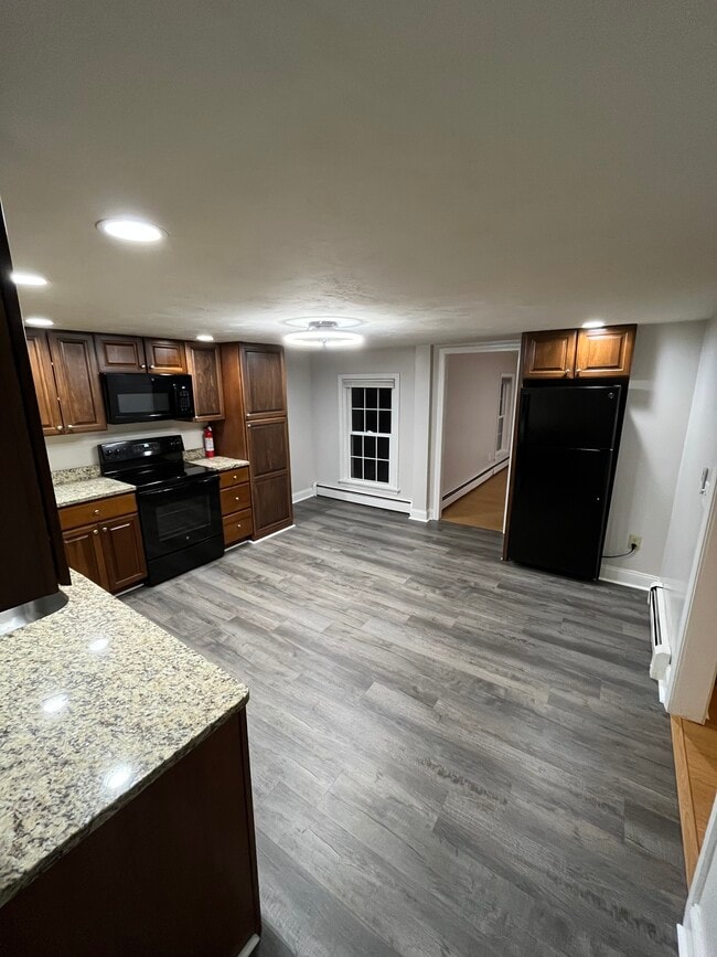 24 Ash St, Unit 2 in Spencer, MA - Building Photo - Building Photo