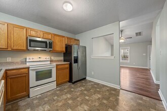 700 Streamwood Dr in Jacksonville, NC - Building Photo - Building Photo