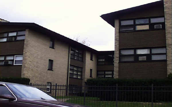 11009-11017 S Vernon Ave in Chicago, IL - Foto de edificio