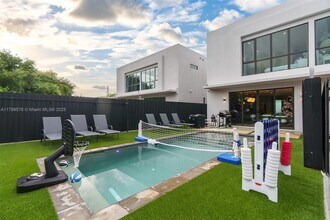 410 NW 52nd St in Miami, FL - Building Photo - Building Photo