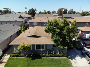 712 Shalimar Dr in Costa Mesa, CA - Building Photo - Building Photo