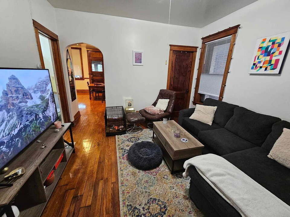 2014 N Kedzie Ave, Unit 2R in Chicago, IL - Foto de edificio