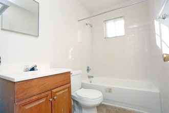 Harbor Square Apartments in Portsmouth, VA - Building Photo - Interior Photo