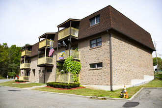 Gardenwood in Johnson City, NY - Foto de edificio - Building Photo