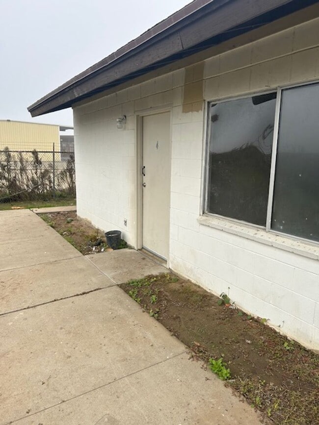 property at 4675 N Howard Ave