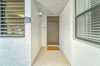 705 Bayport Way, Unit 705 in Longboat Key, FL - Building Photo - Building Photo