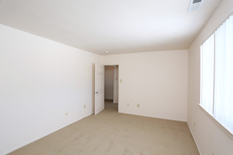 Rolling Hills Apartments in York, PA - Building Photo - Interior Photo