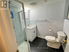 43 Chiswick Crescent in Aurora, ON - Building Photo - Building Photo