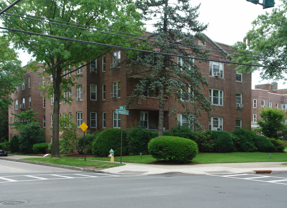 Claridge House in White Plains, NY - Foto de edificio